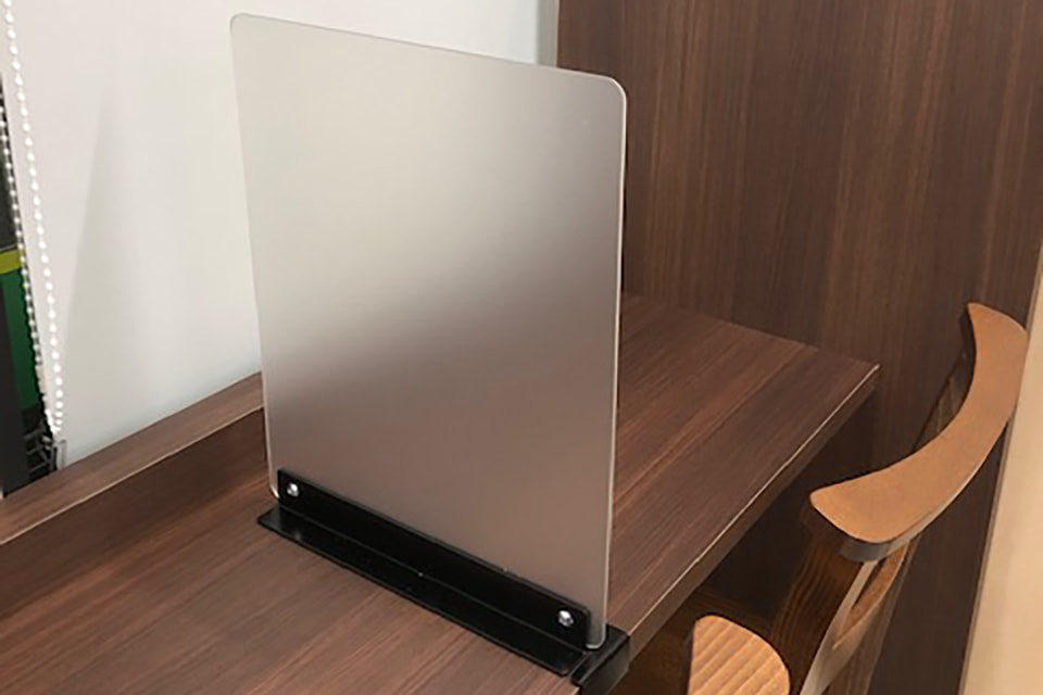 飛沫防止アクリルパーテーション｜製品紹介｜棚橋工業株式会社